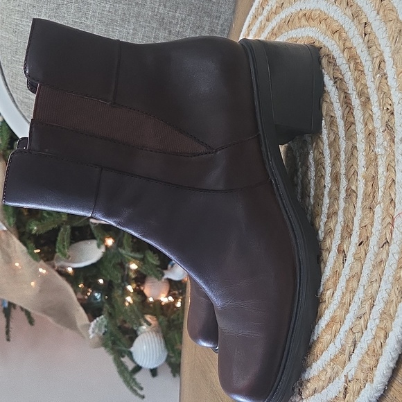 Covington Daley Dark Brown Leather Chunky Heel Boots, Size 8.5M - Picture 3 of 8